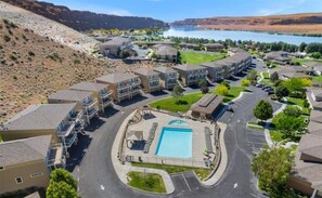 Exterior - B50-Condo near pool & Gorge shuttle (Quincy)