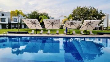 Kolam renang outdoor