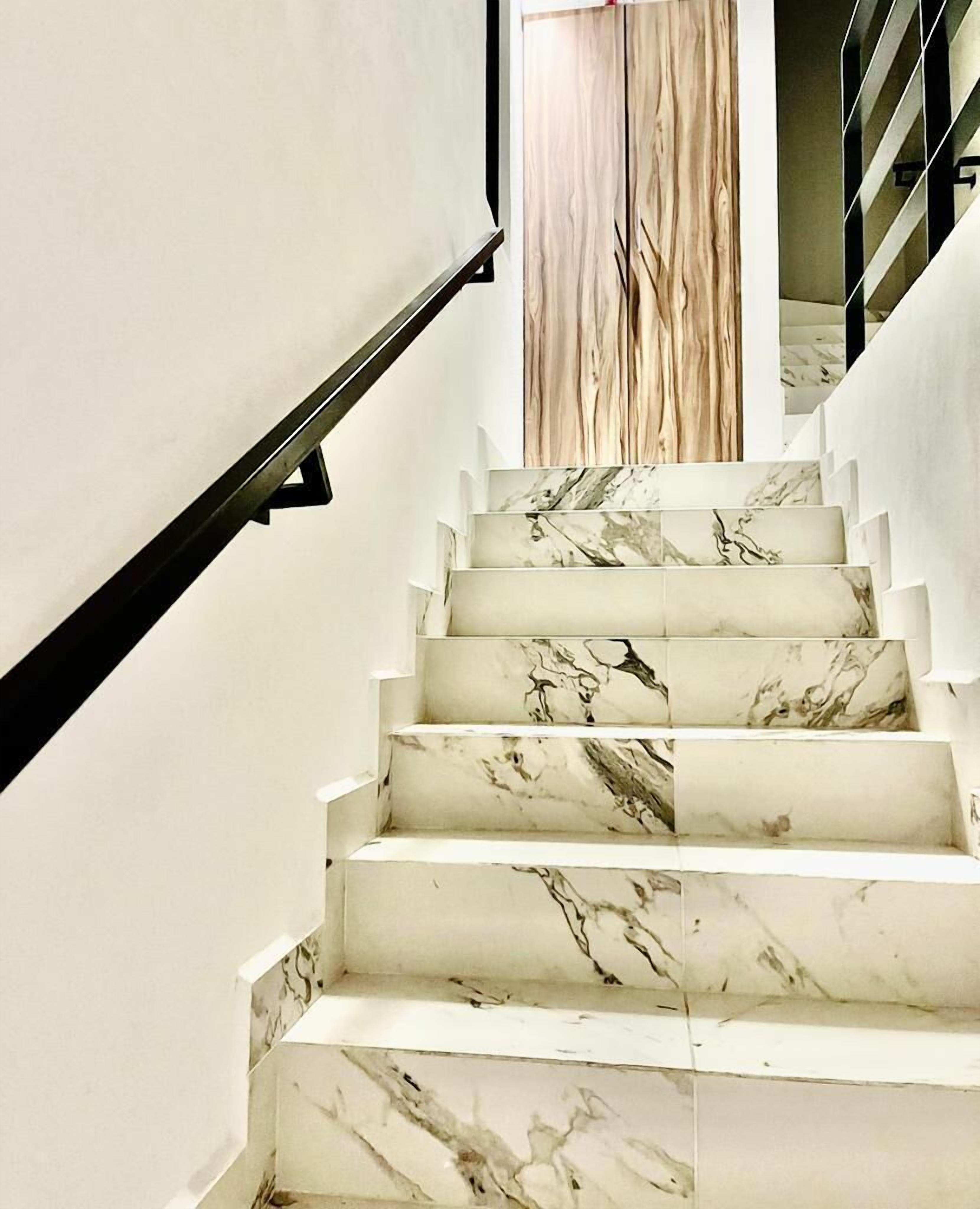 Handrails in stairways