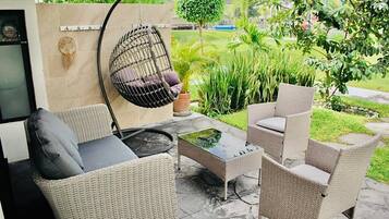 Rumah Eksklusif, pemandangan kebun | Teras/patio