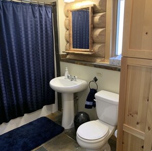 吹风机、毛巾、肥皂、卫生纸