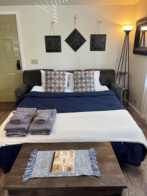 Cozy Downtown Sitka Home, Car Rental Option - Sitka, AK