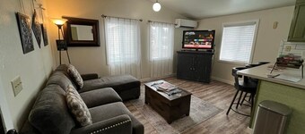 Cozy Downtown Sitka Home, Car Rental Option