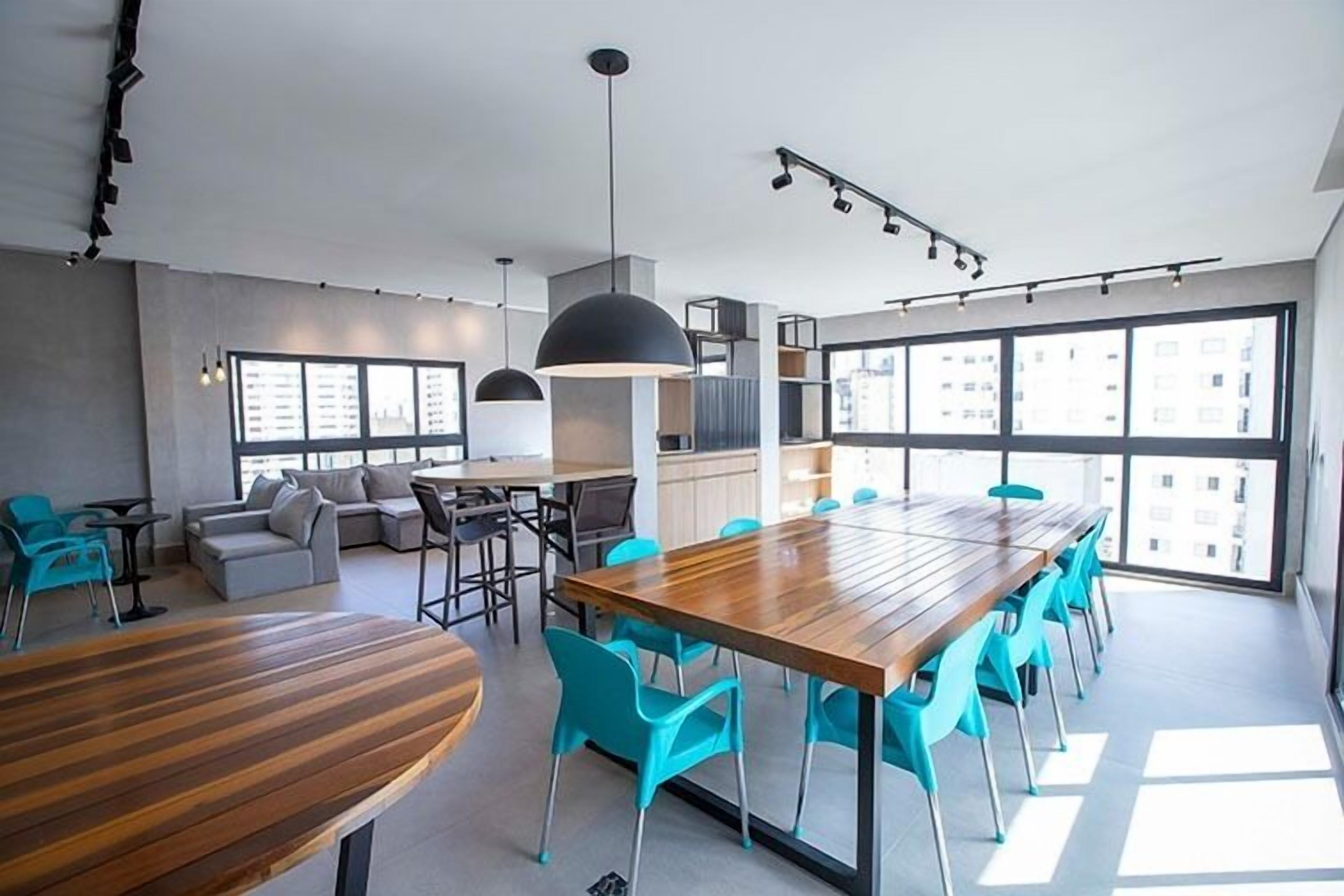 Business Studio | In-room dining