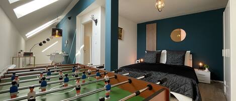 1 slaapkamer, een strijkplank/strijkijzer, wifi, beddengoed