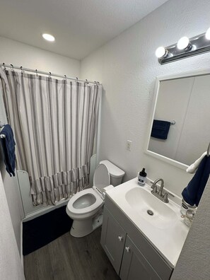 Shower, hair dryer, towels, soap - Bluebonnet Cottages by the Lake - Cabin 4 (West Tawakoni)