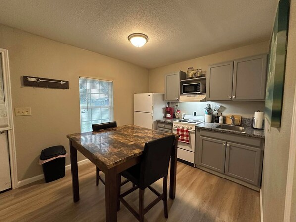 Fridge, microwave, oven, stovetop - Bluebonnet Cottages by the Lake - Cabin 4 (West Tawakoni)