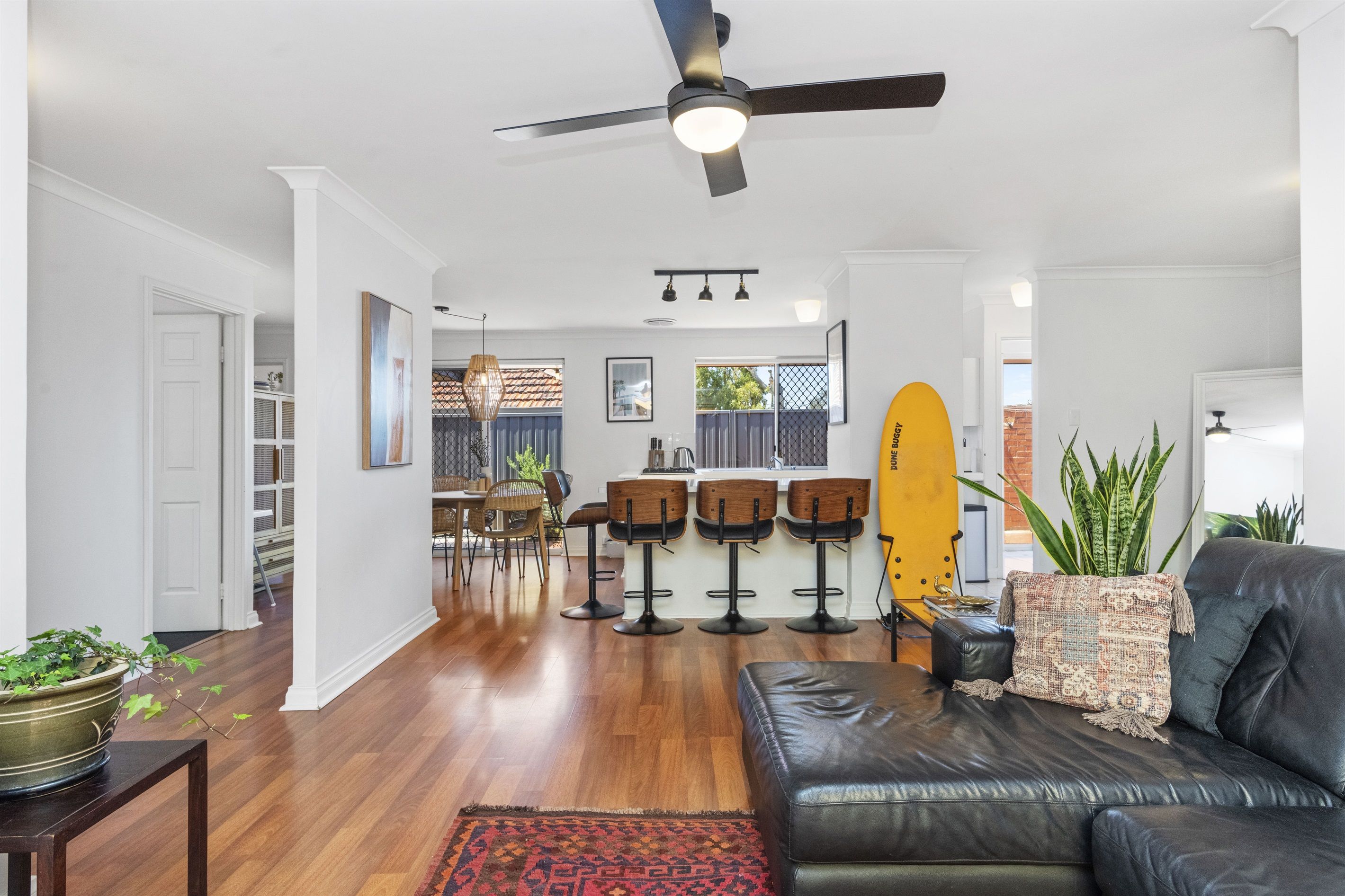 Open plan lounge/dining