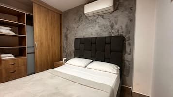 2 bedrooms, bed sheets