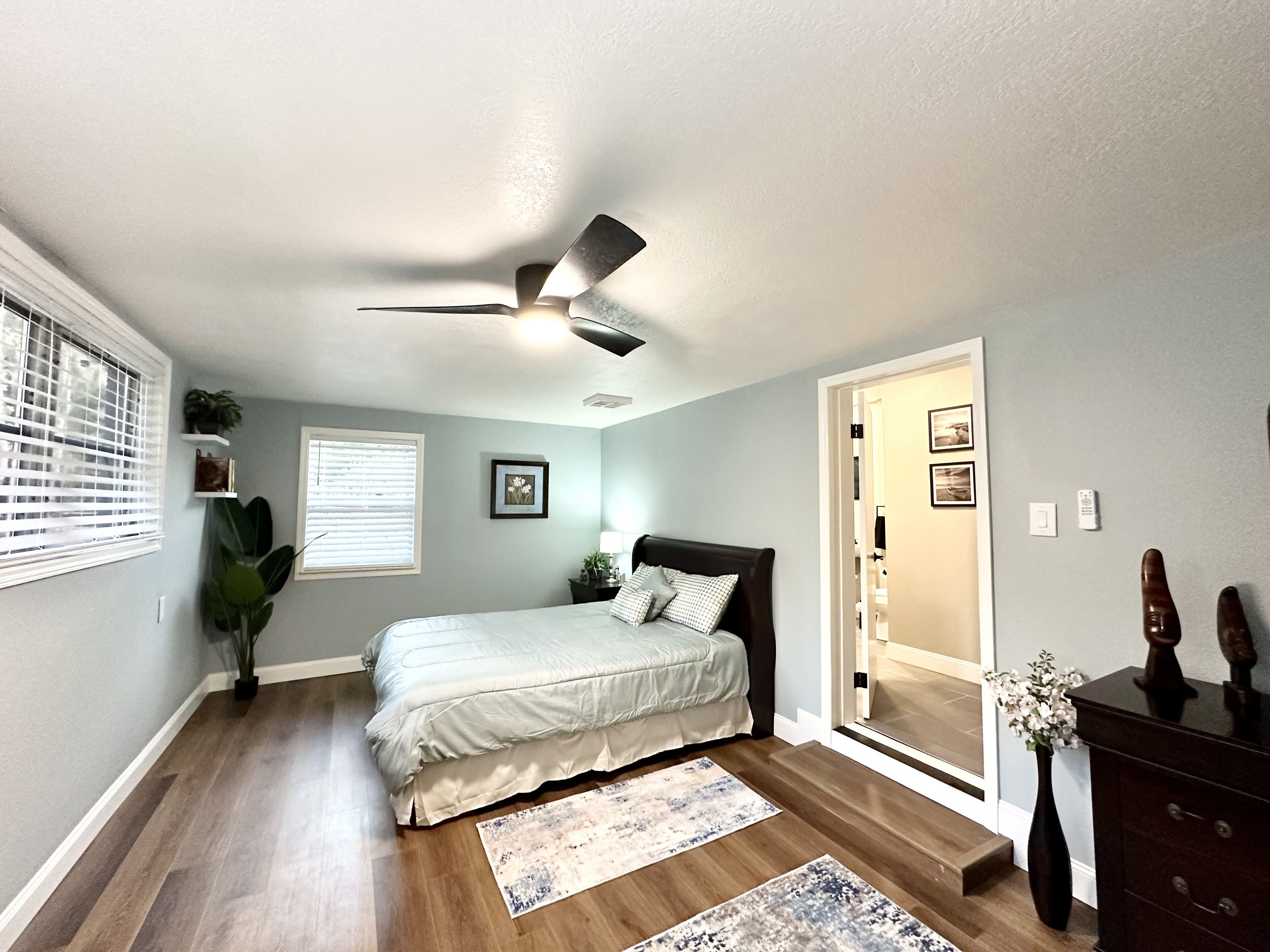 3 bedrooms, desk, iron/ironing board, free WiFi