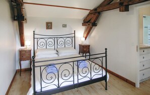 3 bedrooms, iron/ironing board, travel crib, free WiFi
