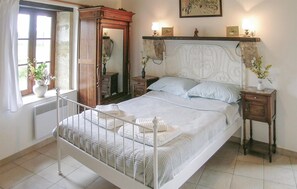 3 makuuhuonetta, silitysrauta/-lauta, vauvan matkasänky, ilmainen Wi-Fi