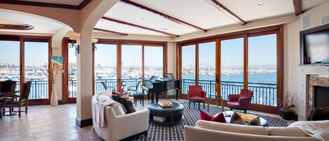 Smart-TV, Kamin, Drucker