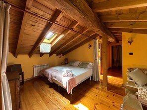 6 makuuhuonetta, vauvan matkasänky, Wi-Fi, vuodevaatteet