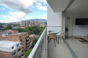 Outdoor dining - Apartamento hermoso y central en Medellín laureles estadio cerca a la 70  (Medellín)