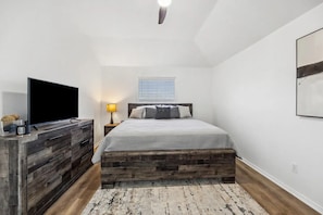 3 bedrooms, iron/ironing board, free WiFi, bed sheets