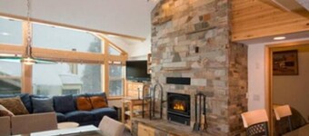 4 Bed + Loft, Gorgeous Kirkwood Condo