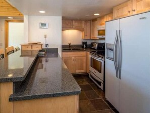 冰箱、微波炉、烤箱、炉灶