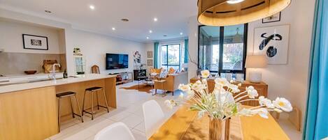 Family House, Patio, Garden View | In-room dining