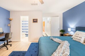 2 camere, una scrivania, ferro/asse da stiro, culla da viaggio