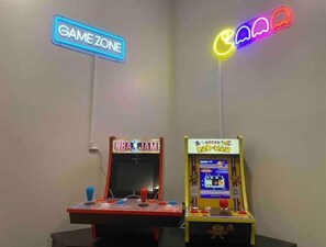 Game room - City Escape with King Bed, Arcade, Bagel Bar, & Firepit (Norcross)
