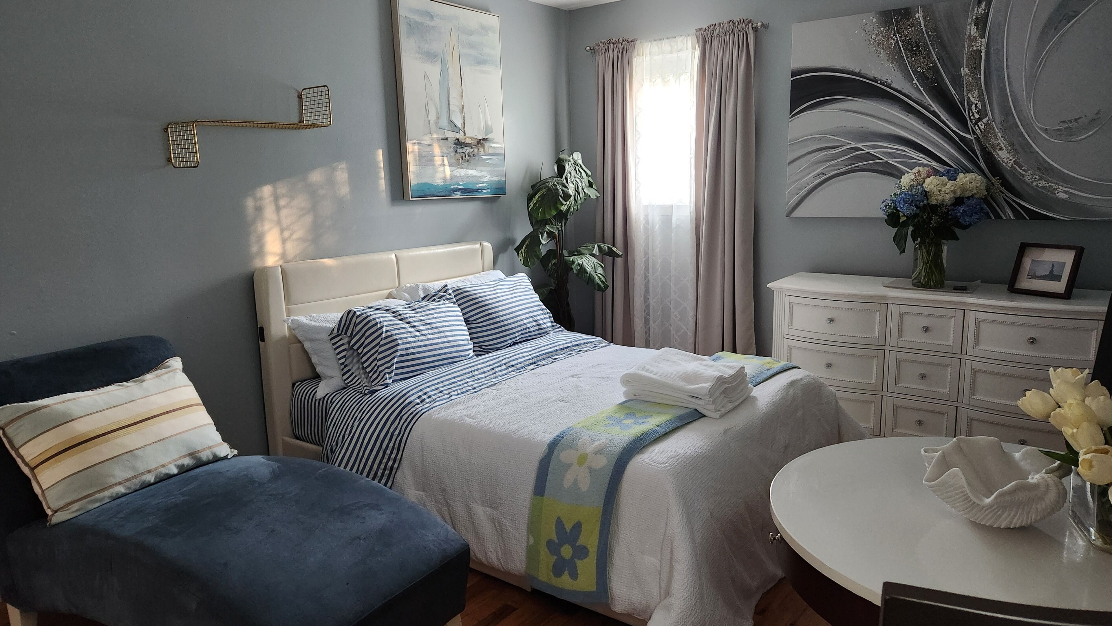 4 slaapkamers, een strijkplank/strijkijzer, gratis wifi, beddengoed