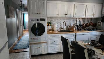 雪櫃、微波爐、焗爐、爐具