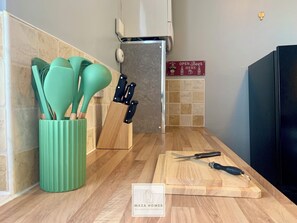 Unclassified image, 4 of 20, button