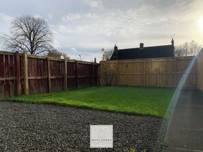 المنطقة المحيطة بالمنشأة