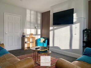 Unclassified image, 3 of 20, button