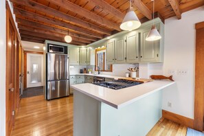 Fridge, microwave, oven, stovetop - Spacious & Updated Cape Porpoise Home (Kennebunkport)