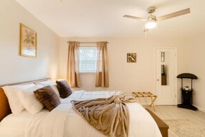 2 bedrooms, desk, iron/ironing board, travel cot - Family Retreat with Arcade, Firepit, Waffle Bar, & Grill (Norcross)