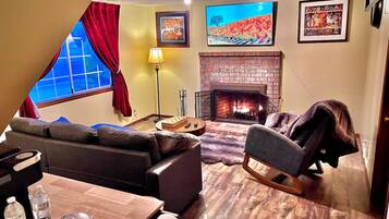 TV connectée, cheminée, lecteur de DVD