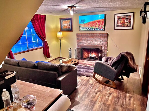 Smart-TV, Kamin, DVD-Player