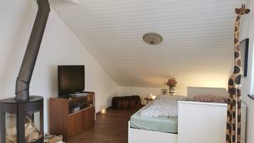 1 bedroom, free WiFi, bed sheets