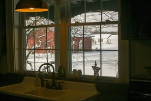 Interior - Bed & Breakfast private room near Amish Country (Edwardsburg)