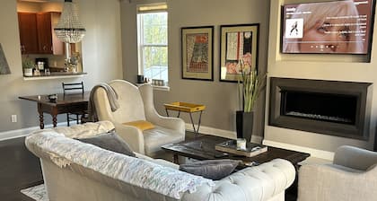 3 Bedroom condo in Broad Ripple Next to monon trail, shops and restaurants.