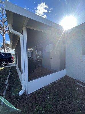 Exterior detail - 2 Bedroom Englewood Home miles from the Beach (Englewood)