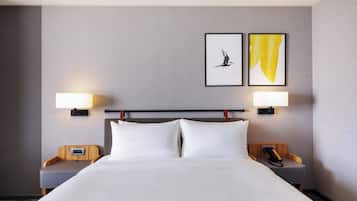 Ropa de cama hipoalergénica, minibar, caja fuerte y escritorio