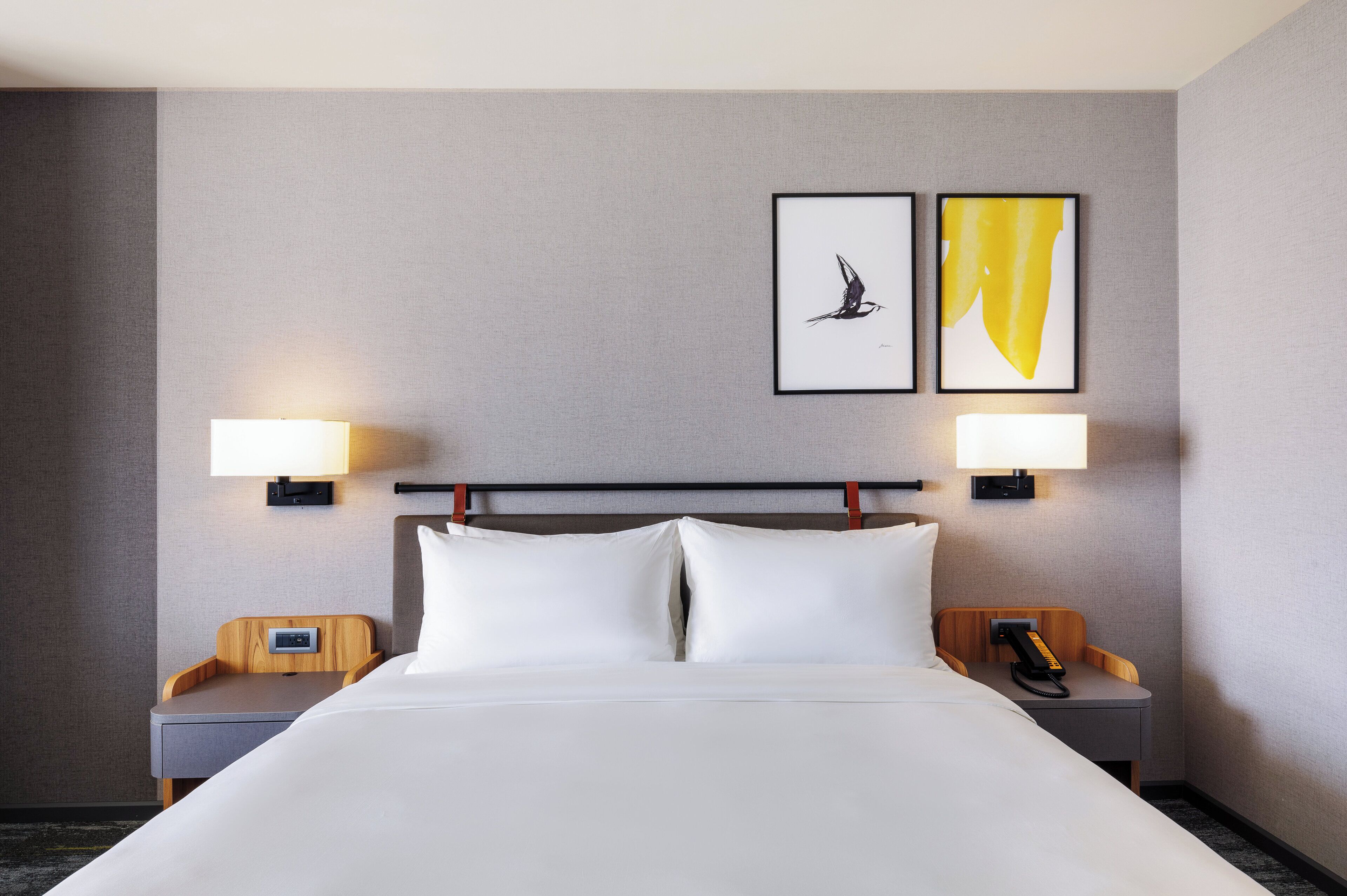 Standard Room, 1 King Bed | Hypo-allergenic bedding, minibar, in-room safe, desk