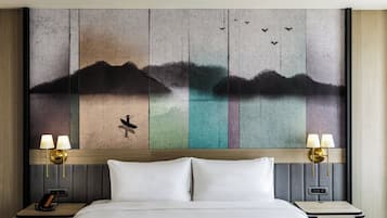 Hypo-allergenic bedding, minibar, in-room safe, desk