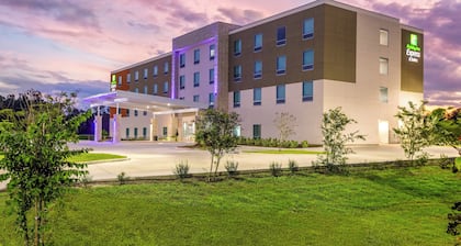 Holiday Inn Express & Suites Macclenny by IHG