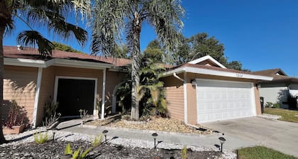 Spacious Sarasota Fl Vacation home 3 bedrooms,2 Bathrooms, pet Friendly !