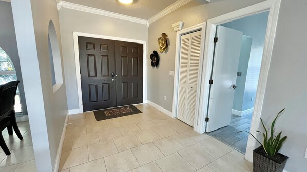 Interior - Spacious Sarasota Fl Vacation home 3 bedrooms,2 Bathrooms, pet Friendly ! (Sarasota)