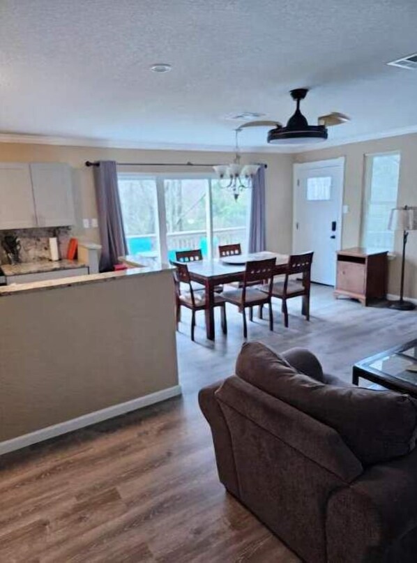 Smart TV, books - Guest House with Private Beach! (Spring)