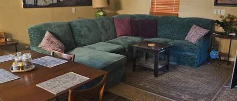 スマートテレビ、DVD プレーヤー、書庫