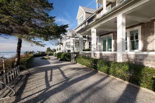 Cottage w/ Private Hot Tub, Fenced Yard + Indoor/Outdoor Fireplace + EV Charger