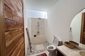 Villa – basic | Bad | Dusj, hårføner, håndklær og såpe