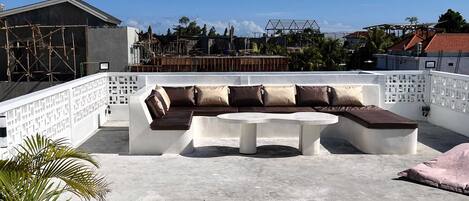 المنطقة المحيطة بالمنشأة