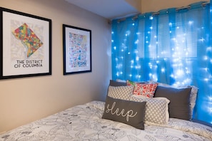 1 bedroom, desk, iron/ironing board, WiFi - English Basement Apt in a Classic DC Neighborhood (Washington)